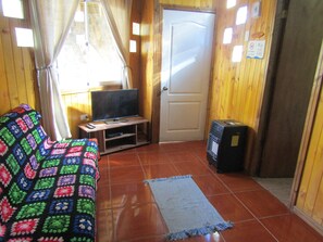 Economy Apartment, 1 Double Bed | Living area | Flat-screen TV - Cabañas Lilafken (Pichilemu)