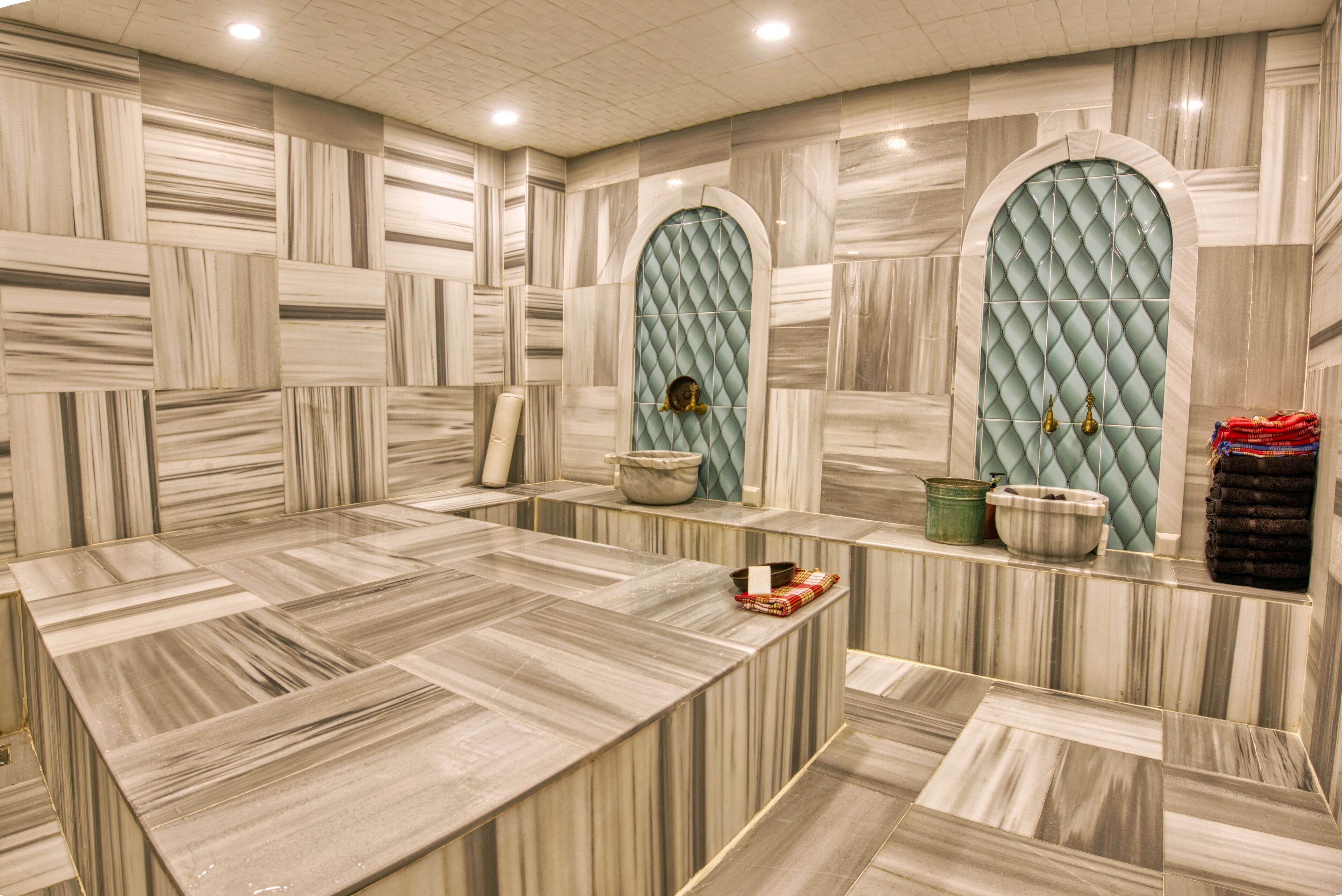 Türkisches Bad/Hamam, Aromatherapie, Warmsteinmassagen, Thai-Massagen