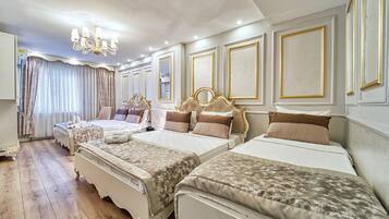 Family Room | 1 bedroom, Egyptian cotton sheets, premium bedding, minibar