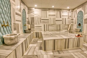 Bagno turco/hammam, aromaterapia, massaggi con le pietre calde