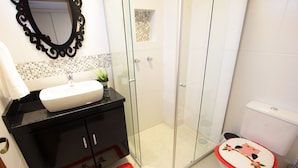 Apartment | Bathroom | Shower, towels - My Home - Luiza 1 (Canela)