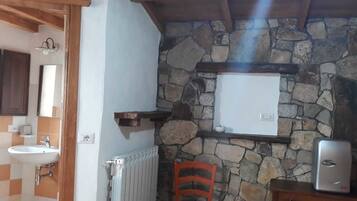 Camera con letto matrimoniale o 2 letti singoli | Wi-Fi gratuito