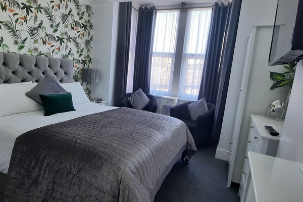 Double Room, 1 King Bed, Garden View | Blackout drapes, iron/ironing board, free WiFi, bed sheets