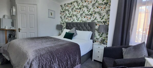 Blackout drapes, iron/ironing board, free WiFi, bed sheets - Sunflower Lodge (Bridlington)