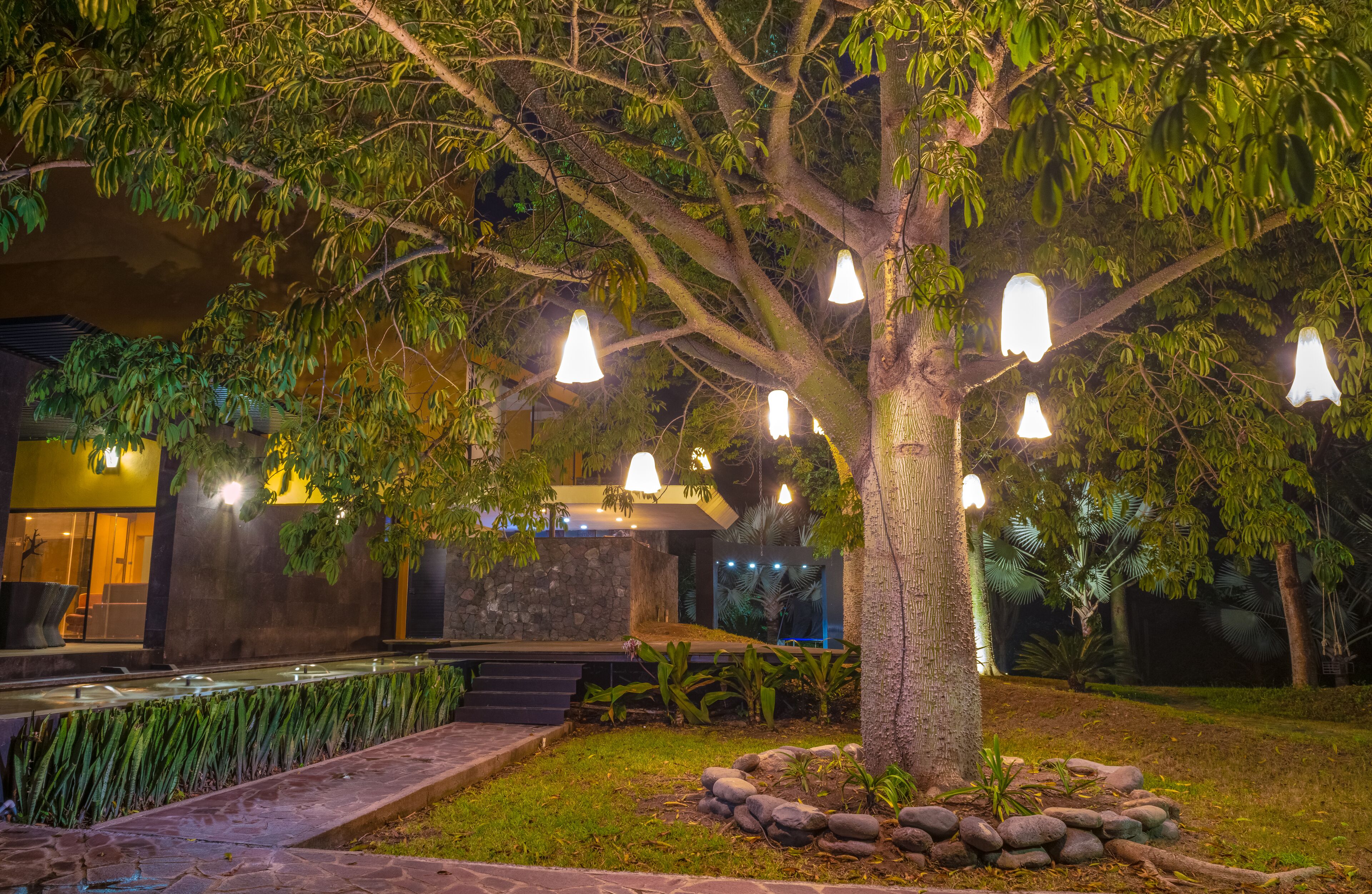 Familievilla, 4 soverom, elveutsikt, ved innsjø | Hageutsikt