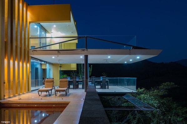 Fachada del alojamiento - Noche