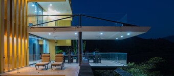 Casa Ave del Risco (Villa con río y cascada al interior)