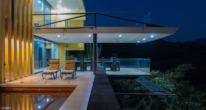 Casa Ave del Risco (Villa con río y cascada al interior)
