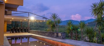 Casa Ave del Risco (Villa con río y cascada al interior)