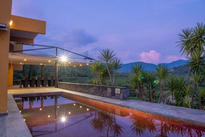 Casa Ave del Risco (Villa con río y cascada al interior)