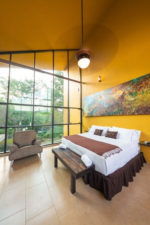 Villa Familiale, 4 chambres, vue fleuve, en bord de lac | 1 chambre, literie de qualité supérieure, minibar, bureau