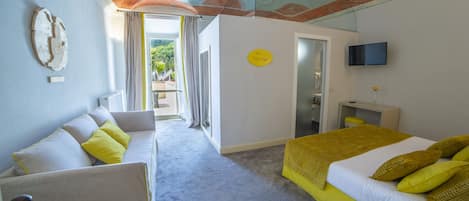 Romantic Double or Twin Room (Terrace) | Peralatan tempat tidur premium, gebar bulu kapas, bar mini