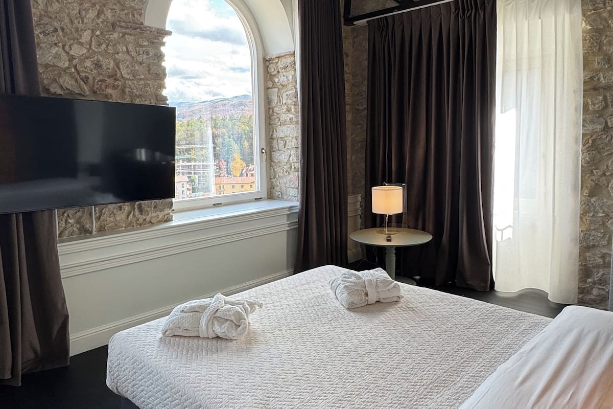 Studio Suite Junior | Seprai premium, selimut bulu angsa, minibar, dan brankas