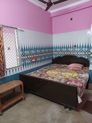 Economy Double Room, 1 Double Bed | 1 bedroom, free WiFi