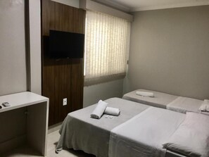 Minibar, Verdunkelungsvorhänge, Bettwäsche