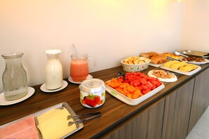 Tägliches inbegriffenes Frühstücksbuffet