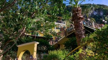 숙박 시설 구내