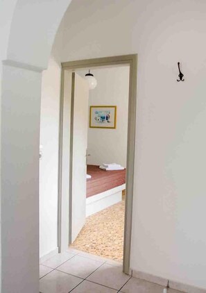 Departamento, 2 habitaciones | Ropa de cama de alta calidad y caja de seguridad en la habitación 