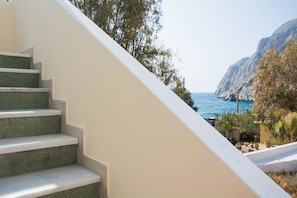 Exterior detail - Sail Inn (Santorini)