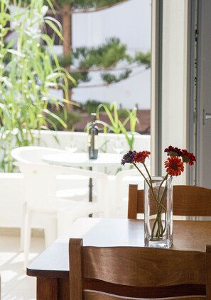 Apartment, 1 Bedroom | Premium bedding, in-room safe, iron/ironing board, cribs/infant beds - Sail Inn (Santorini)