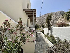 Exterior - Sail Inn (Santorini)