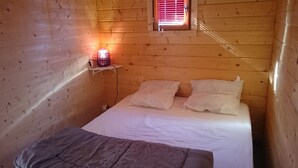 Chalet, 2 Bedrooms | 2 bedrooms, cribs (surcharge) - Camping Le Bord du Lac (Bilieu)
