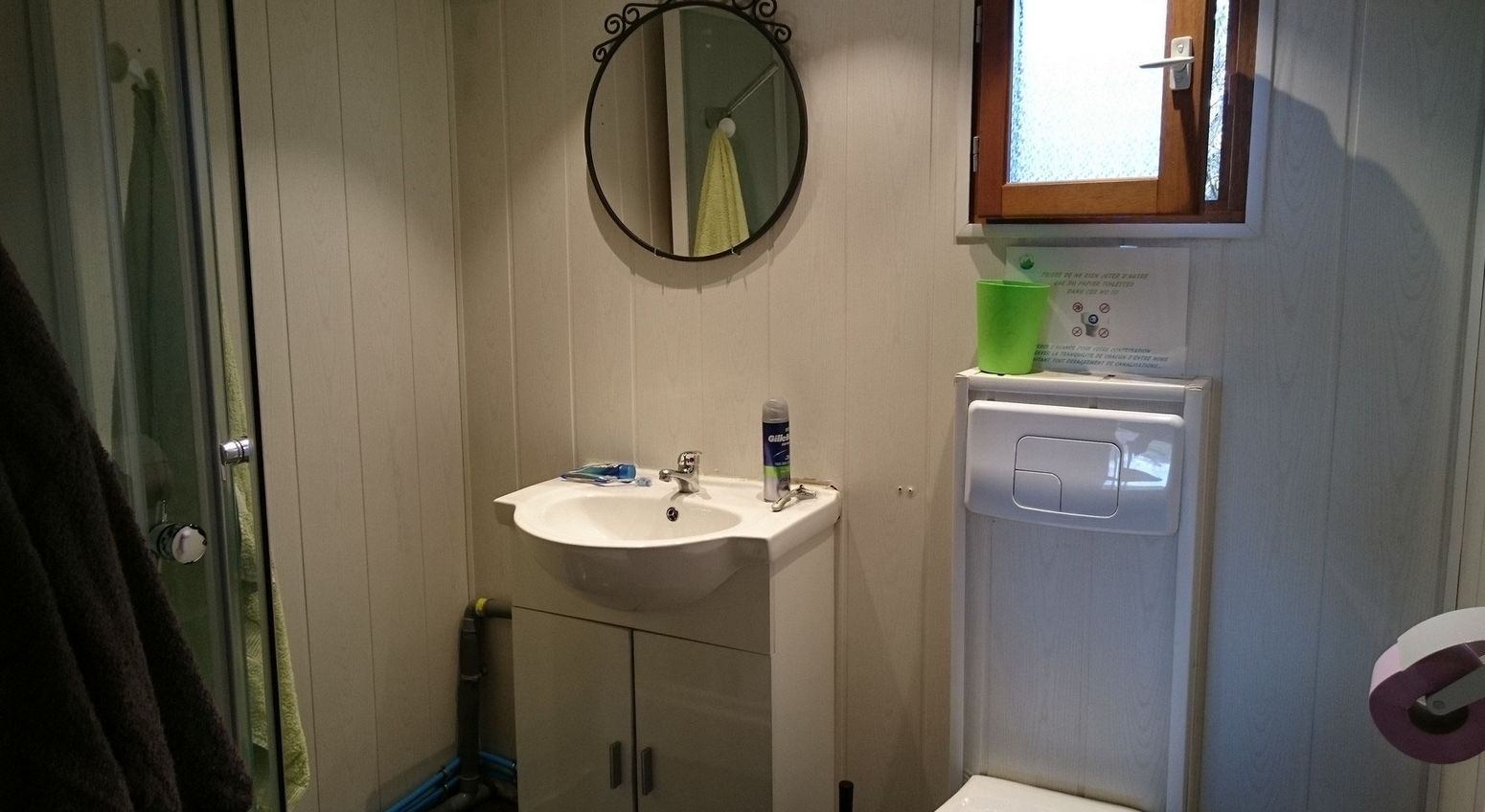 Bathroom sink