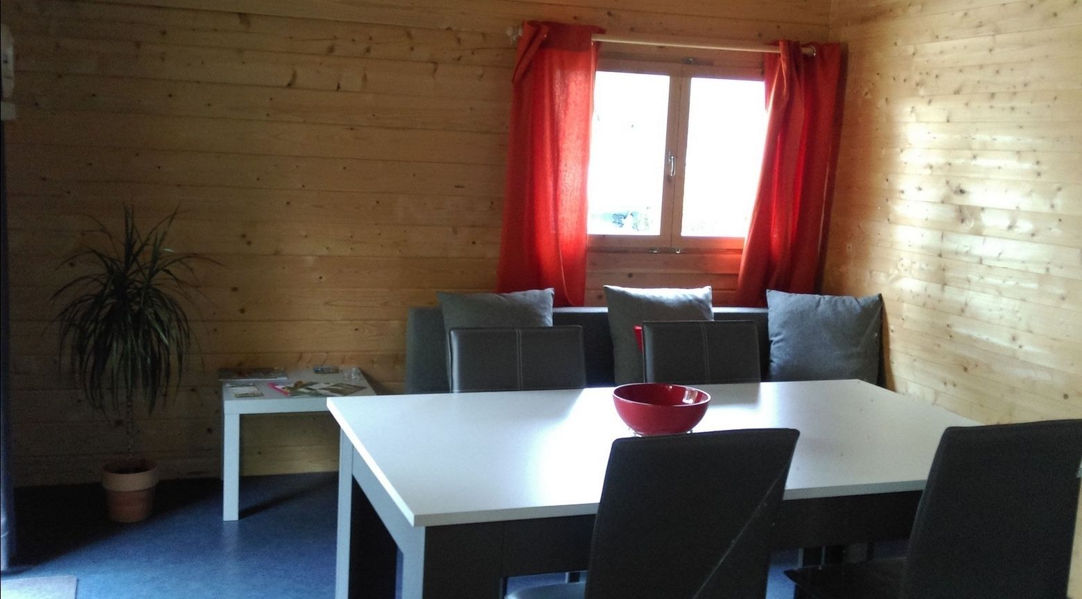Chalet, 2 Bedrooms | In-room dining