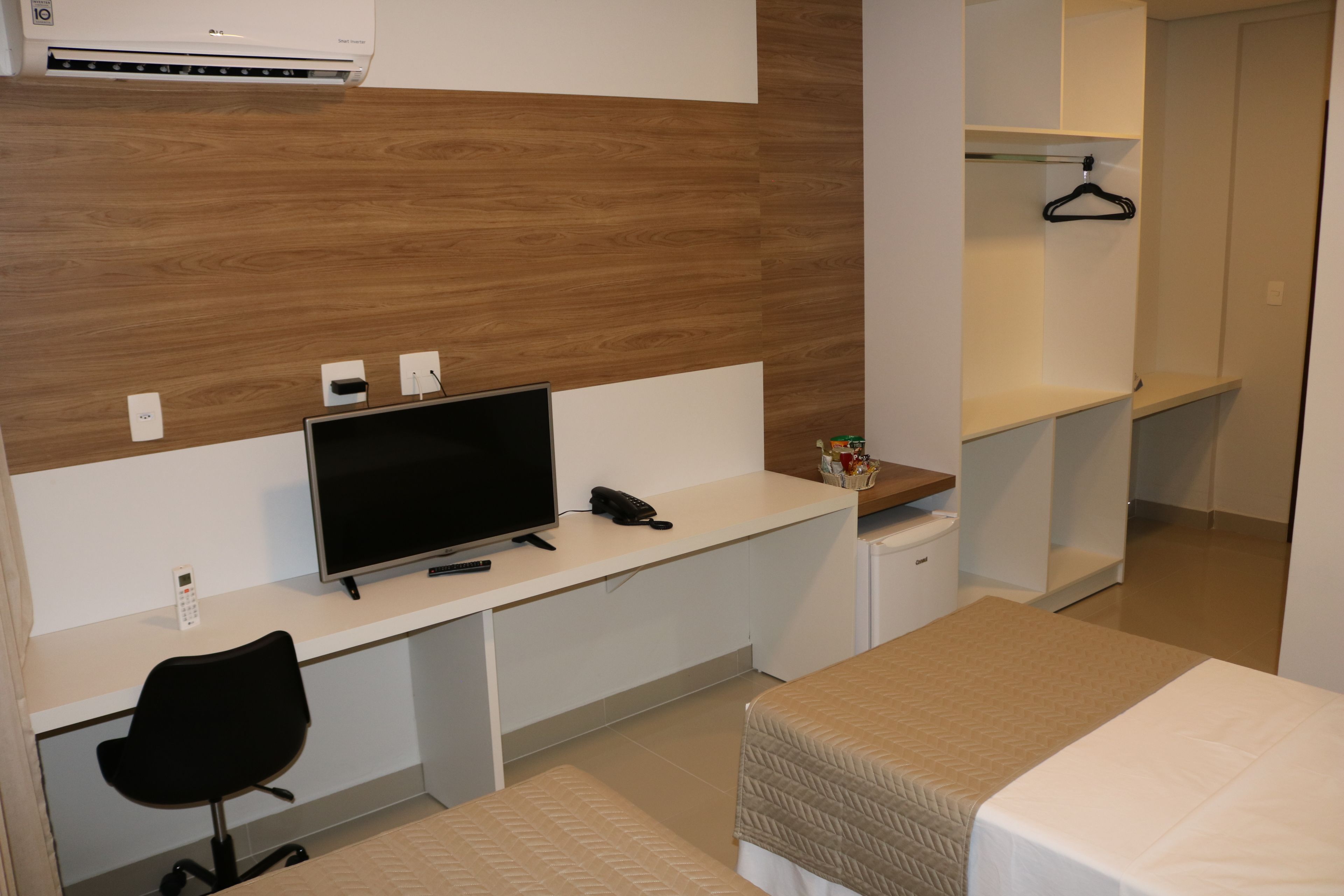 deluxe single room | free wifi, bed sheets, wheelchair access