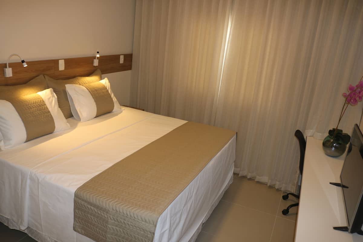WiFi (free), bed sheets