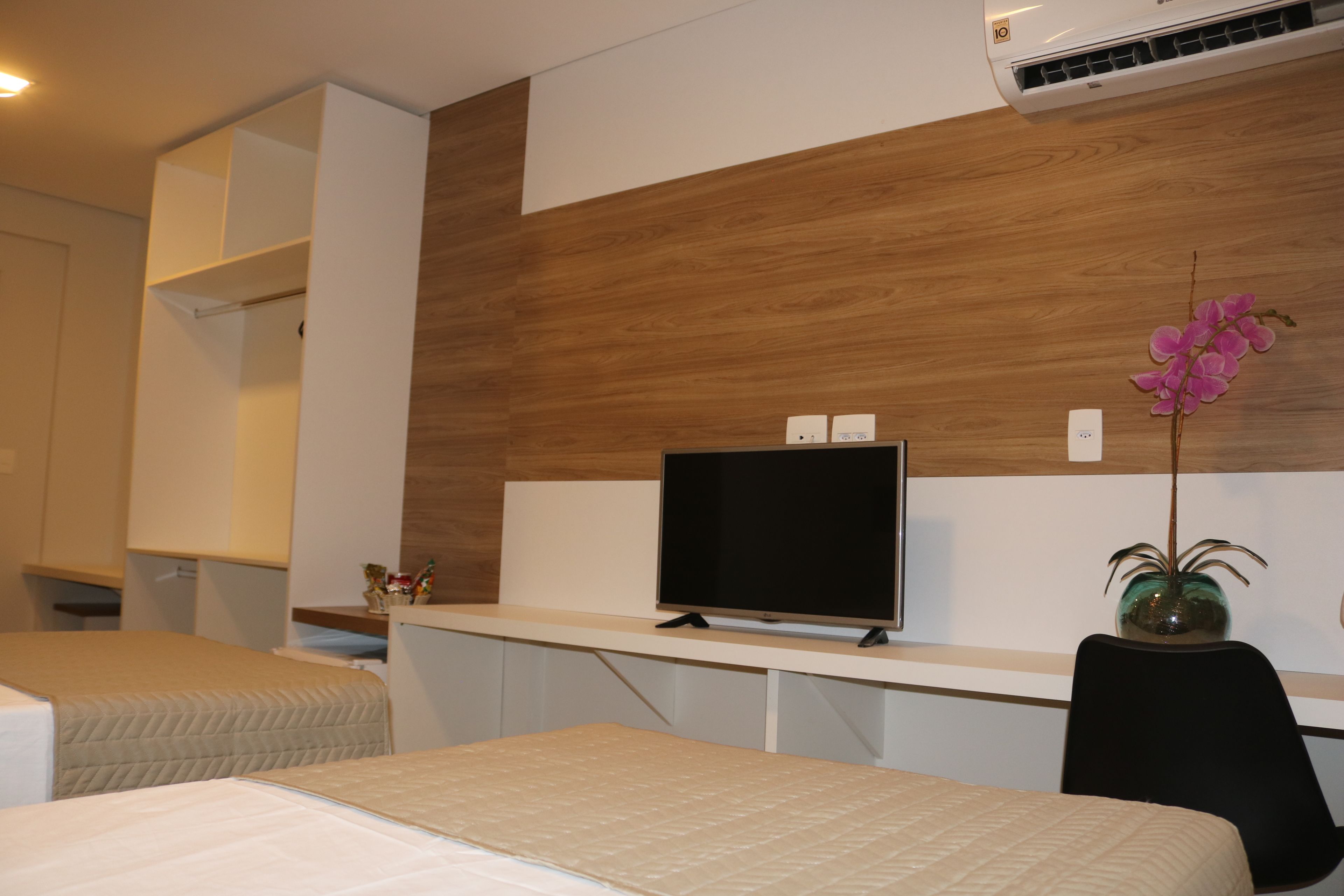 deluxe single room | free wifi, bed sheets, wheelchair access