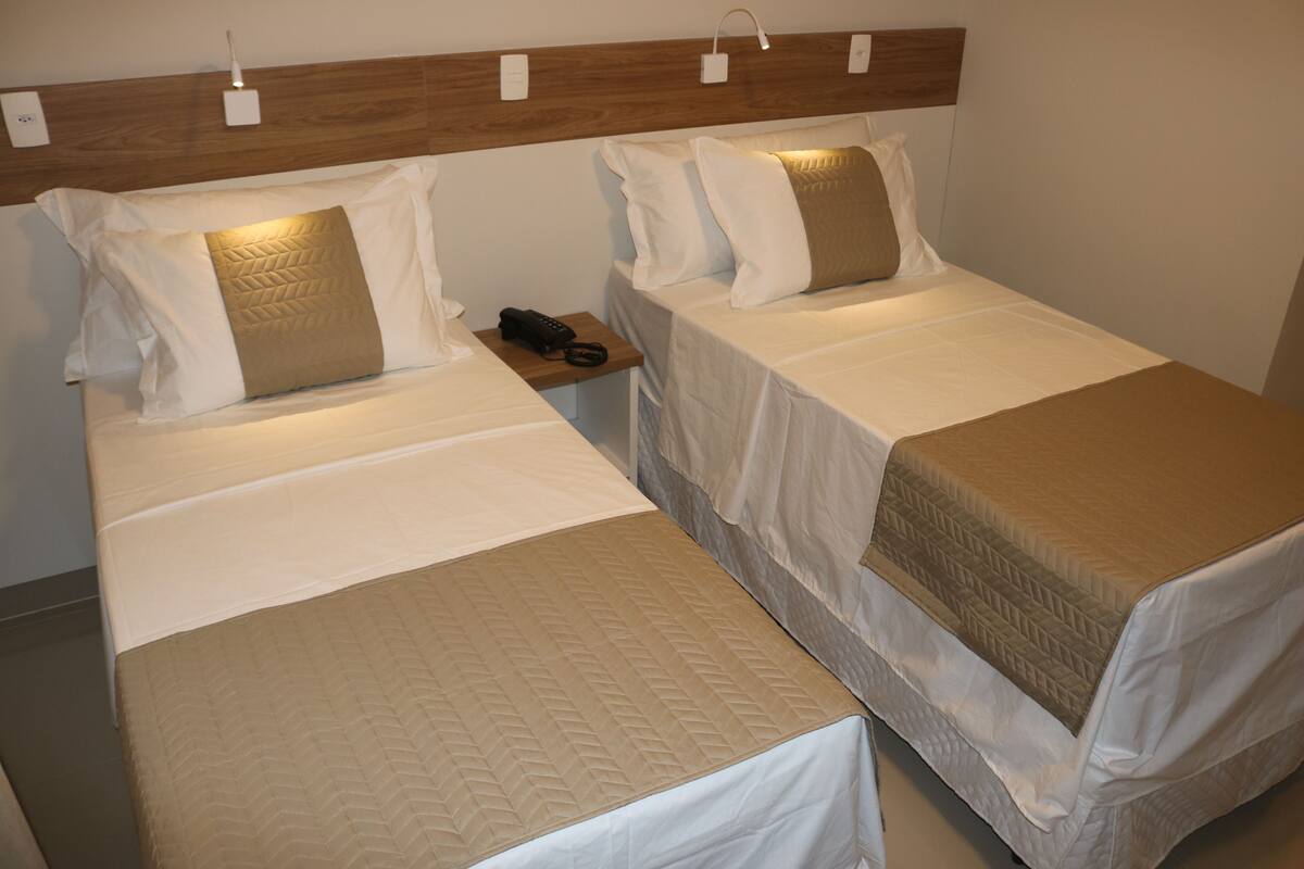 deluxe single room | free wifi, bed sheets, wheelchair access