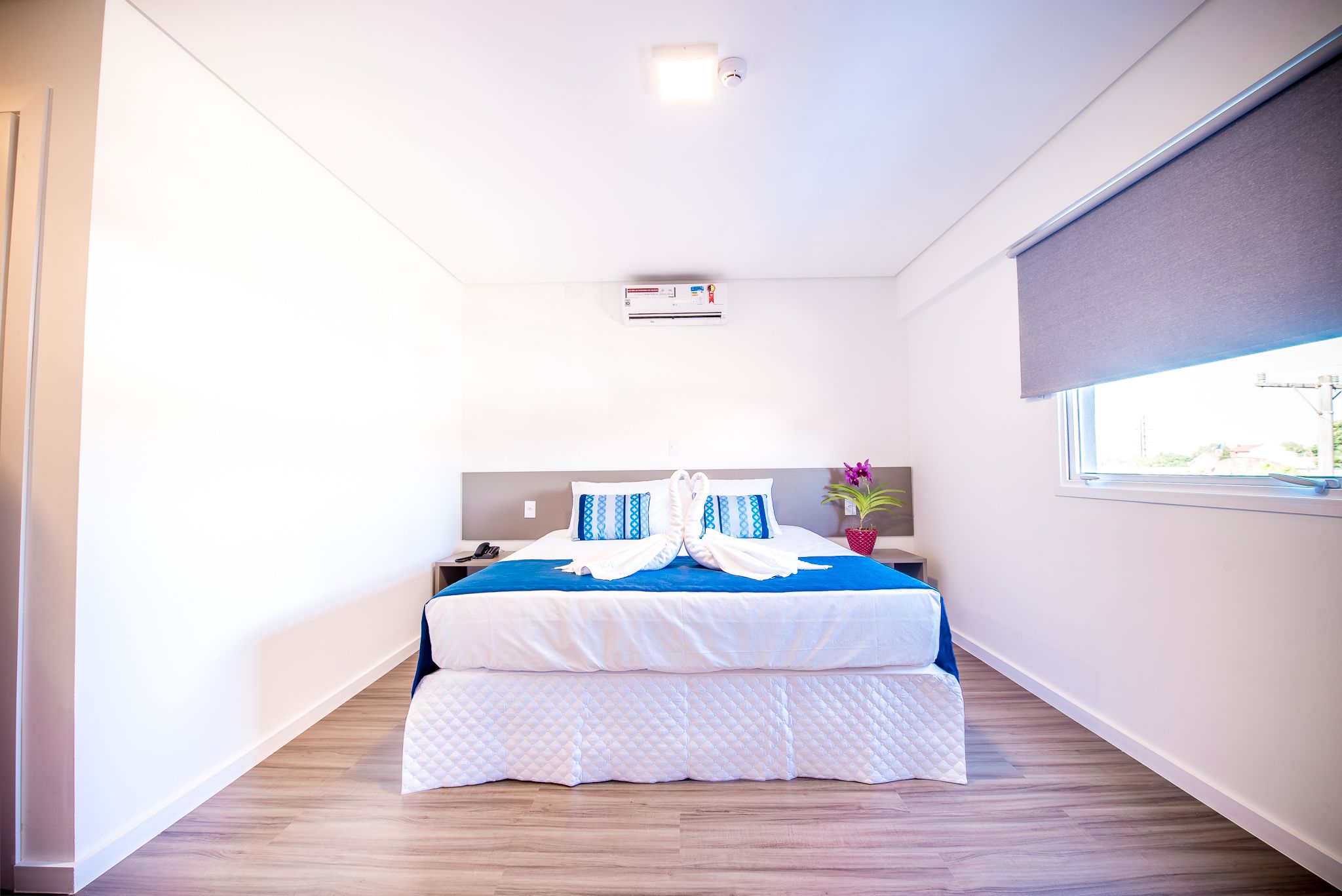 casal +1 | minibar, desk, blackout curtains, iron/ironing board