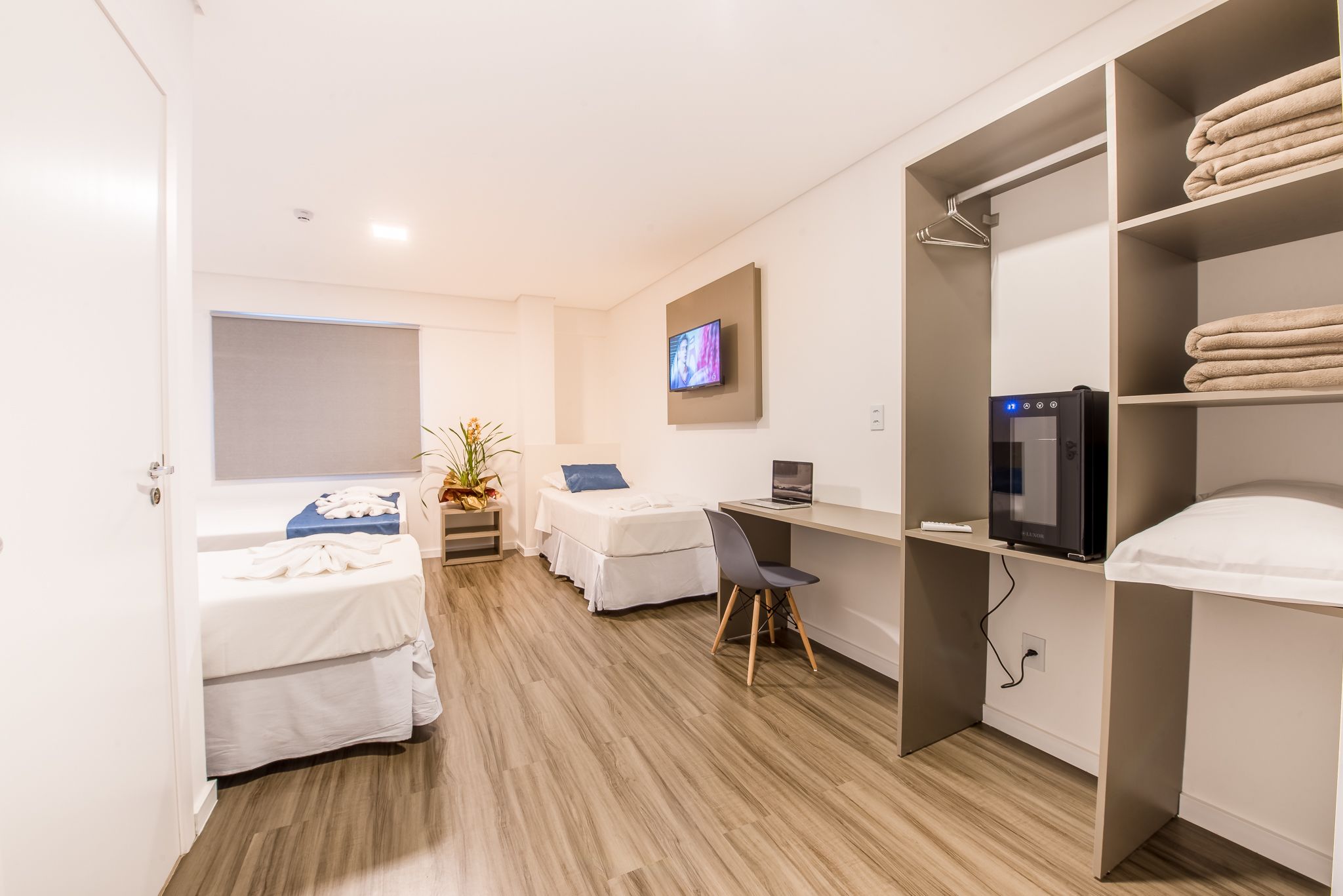 quadruplo | minibar, desk, blackout curtains, iron/ironing board