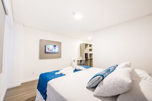 Luxo | Minibar, desk, blackout drapes, iron/ironing board - Prime Hotel Ponta Porã (Ponta Pora)