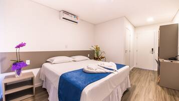 Duplo Casal | Minibar, skrivebord, blendingsgardiner og strykejern/-brett