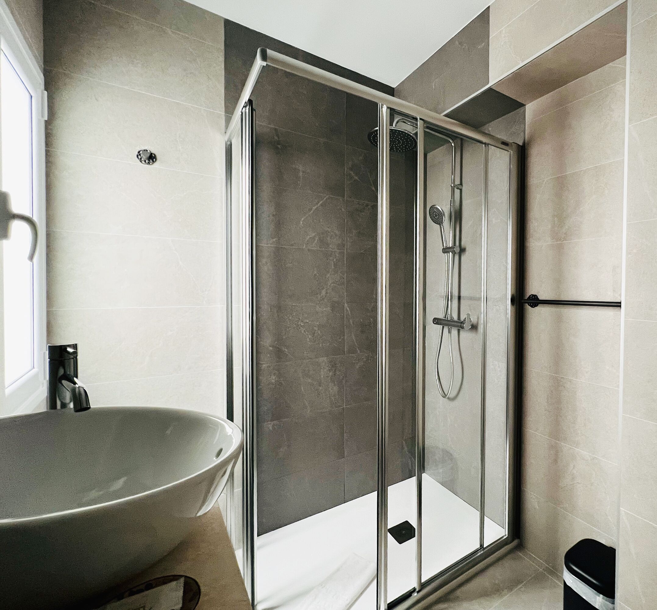 Habitació doble | Bany | Banyera, articles de tocador gratuïts i assecador de cabells 