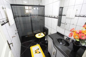 Hus - 3 sovrum | Badrum | Dusch, gratis toalettartiklar och handdukar