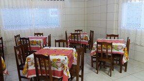 Tägliches inbegriffenes Frühstücksbuffet