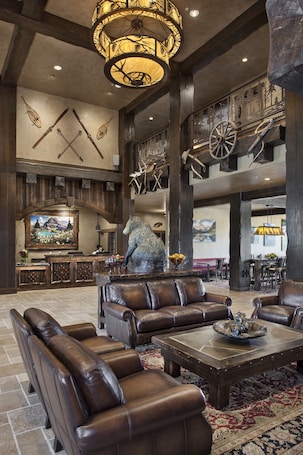 Reception. Glacier International Lodge