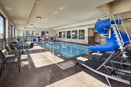 Indoor pool, sun loungers. Glacier International Lodge