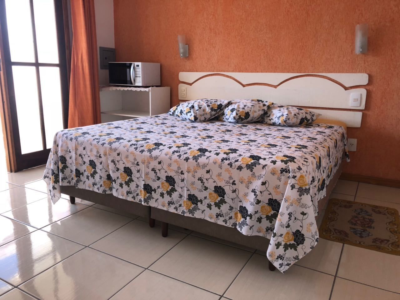 Quarto casal ou duplo | Frigobar, escrivaninha, cortinas blackout, ferros/tábuas de passar roupa