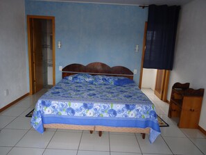 Minibar, desk, blackout drapes, iron/ironing board - Pousada Do Coqueiro (Urubici)