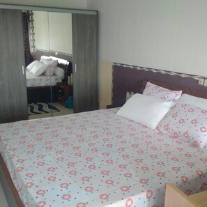 Apartment, 2 Bedrooms | Bathroom | Shower, towels