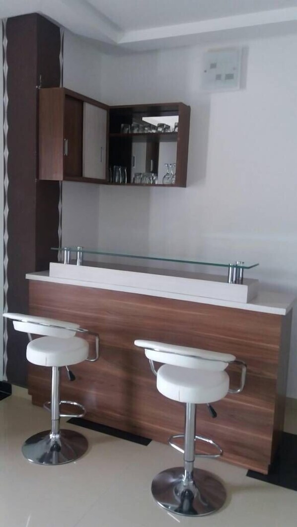 Apartamento, 2 habitaciones | Servicio de comidas en la habitación