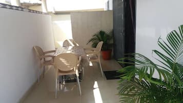 Apartment, 2 Bedrooms | In-room dining