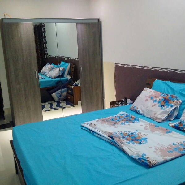 Apartment, 2 Bedrooms | Premium bedding, desk, free WiFi