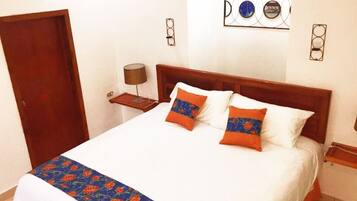 Roble, Hot Water | Soundproofing, free WiFi, bed sheets, wheelchair access