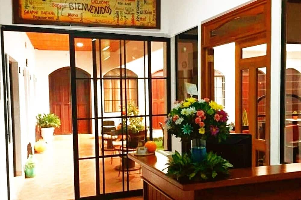 Hostal Las Puertas - Hostel