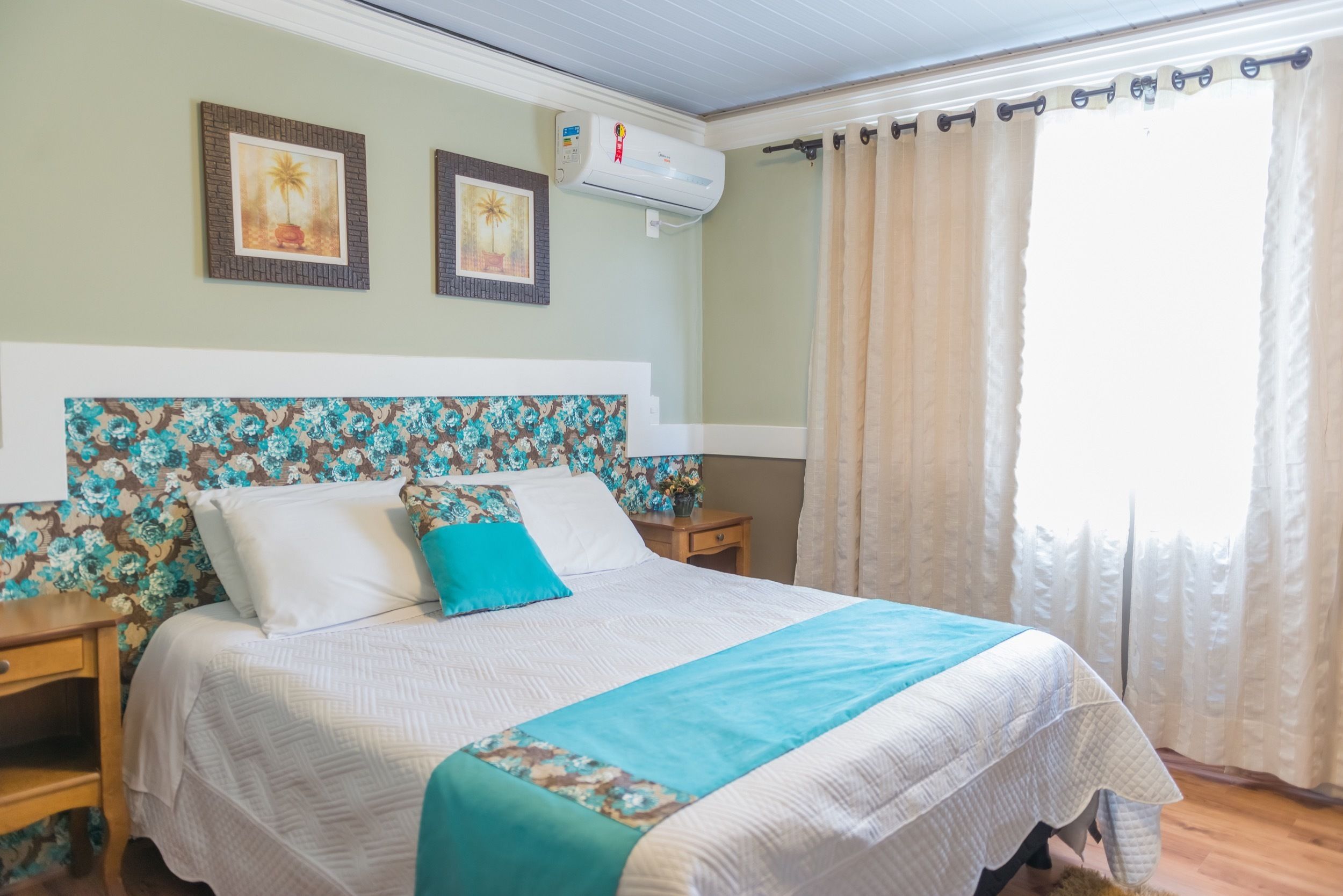 Suíte júnior, varanda coberta (02) | Cortinas blackout